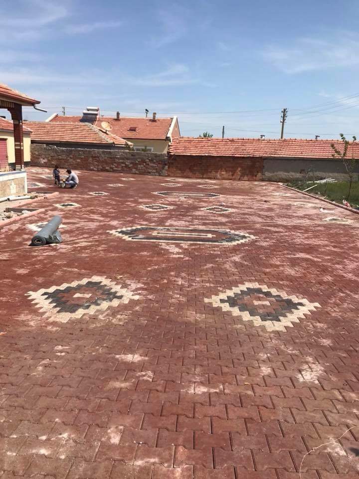 Parke kilit taşı döşemek3